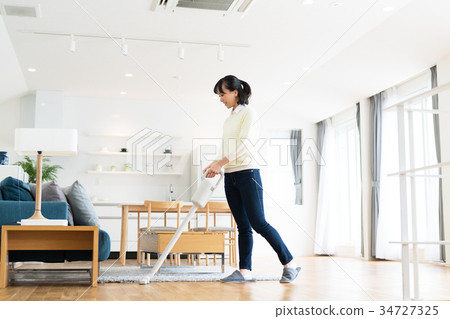 Young woman (vacuum cleaner) Young woman (vacuum cleaner) 34727325