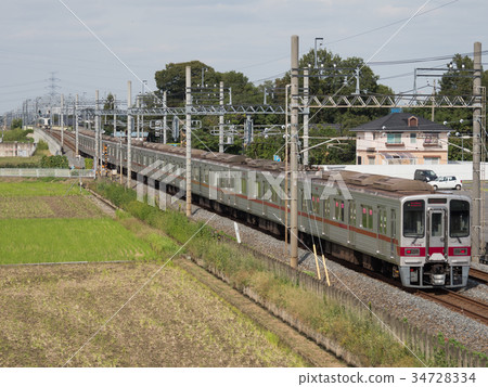 東武30000系列特快列車從南栗橋開往中央林間。 東武30000系列特快列車從南栗橋開往中央林間。 34728334