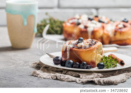Cinnamon buns with lemon, blueberry and thyme Cinnamon buns with lemon, blueberry and thyme 34728692
