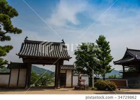 Bichina分支寺廟山門在岡山Sosha市初夏 Bichina分支寺廟山門在岡山Sosha市初夏 34729862