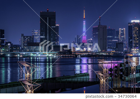 點燃了東京鐵塔和摩天大樓 34730064