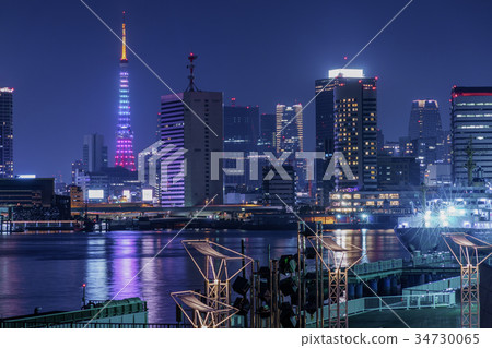 點燃了東京鐵塔和摩天大樓 點燃了東京鐵塔和摩天大樓 34730065