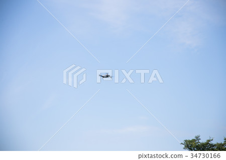 無人機在天空中飛翔 34730166