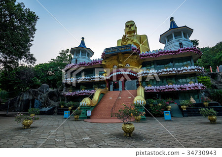 Beautiful golden temple in Dambulla 34730943