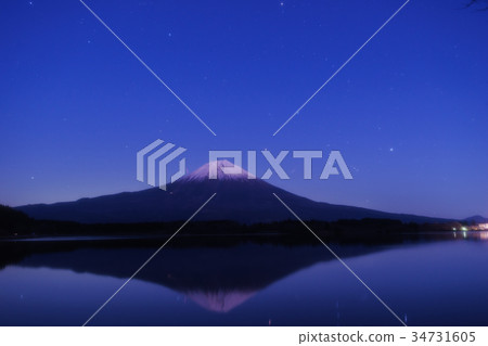 Mount Fuji and Lake Tanuki, night view Mount Fuji and Lake Tanuki, night view 34731605