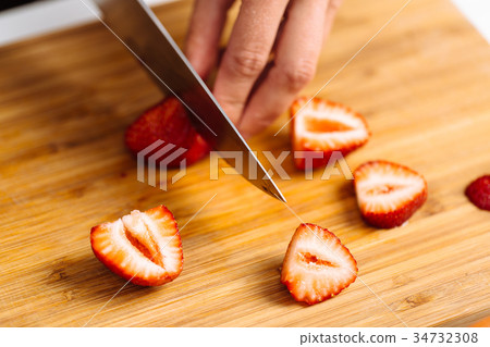 fresh strawberry tart 34732308