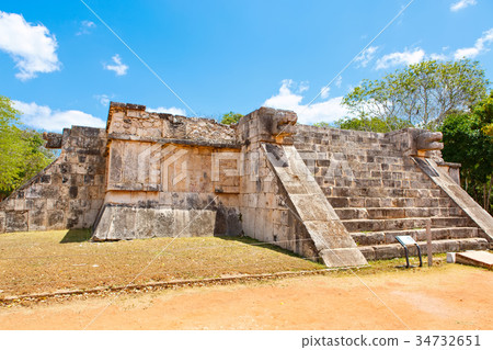 Temple of Kukulkan in Chichen Itza, Yucatan 34732651