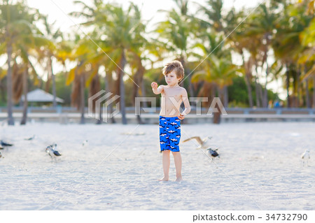Little kid boy having fun on tropical beach 34732790