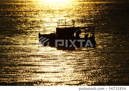 Setting sun 34732854