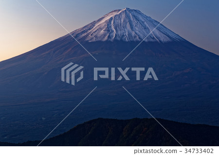 從Kinashiyama北部的河口湖看到的早晨燒了富士山 34733402