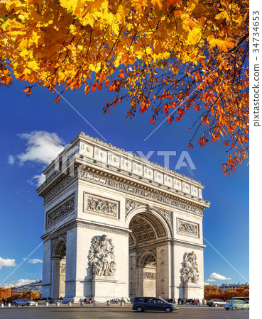 Famous Arc de Triomphe in autumn, Paris, France 34734653