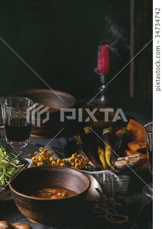 Table setting with soup bowls 34734742