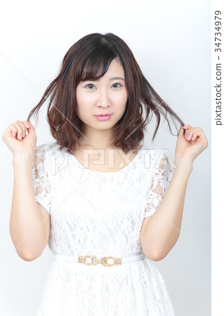 Young lady's hair style Young lady's hair style 34734979