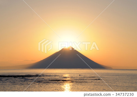 Diamond Satsuma Fuji of New Year's Day 34737230
