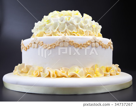 Wedding cake with flowers Wedding cake with flowers 34737267