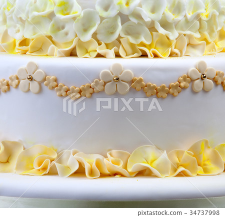 Wedding cake with flowers Wedding cake with flowers 34737998