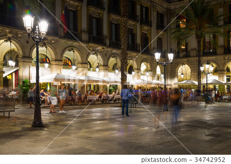 Night illumination of Royal square in Barcelona 34742952