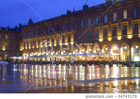 Capitole Square in Toulouse Capitole Square in Toulouse 34743179