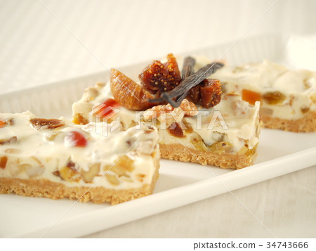 Dried fruit rare cheese (horizontal position) 34743666