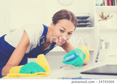 woman cleaner in office 34745009