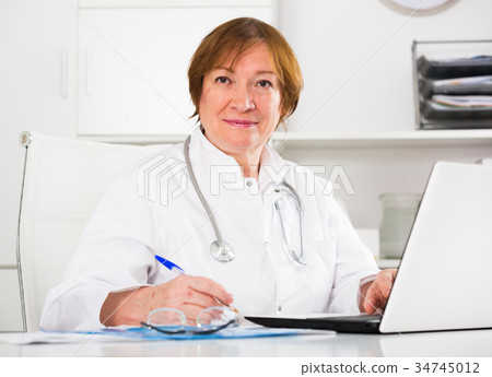 Doctor working effectively Doctor working effectively 34745012