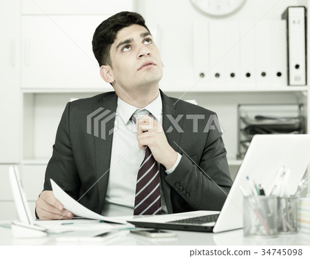 Young manager is having complicated issue in project Young manager is having complicated issue in project 34745098