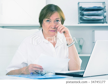 Woman having problem Woman having problem 34745177