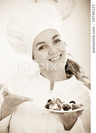 Girl cook shows plate of salad 34746123