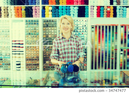 Woman seller with yarn balls 34747477