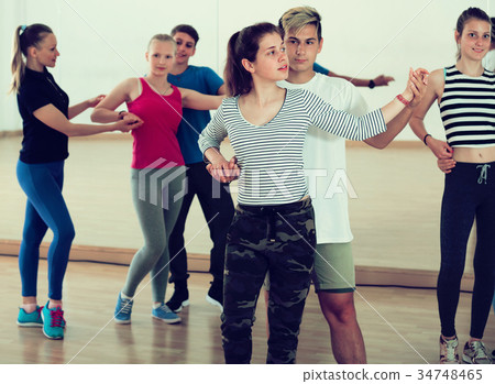 Group of smiling teenagers having dancing 34748465