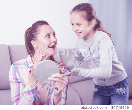 Young mom using lipstik for walking Young mom using lipstik for walking 34748466