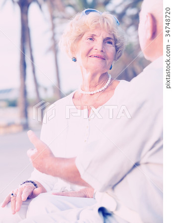 Portrait of couple male and female talking 34748720