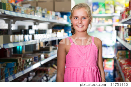 Portrait of girl who is standing Portrait of girl who is standing 34751530