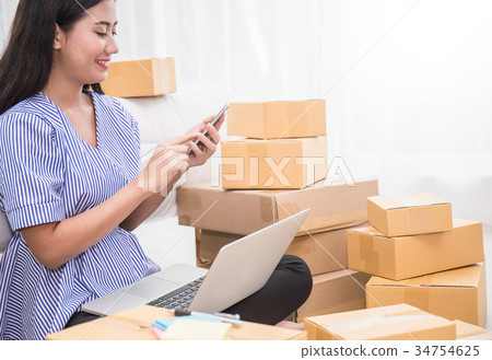 asian woman online marketing packaging delivery asian woman online marketing packaging delivery 34754625