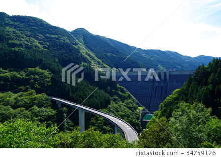 Bridge under the dam Oku Chichibu Lightning Den Rokugi Bridge b-1 34759126