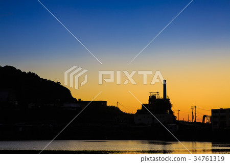 在Ikeshima港口Ikeshima煤礦跟踪長崎的日落之後 34761319