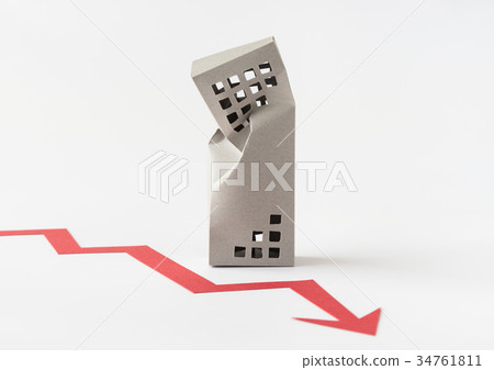 績效下滑中的破產惡化民事再生箭頭 績效下滑中的破產惡化民事再生箭頭 34761811