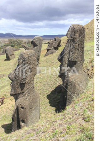 半島生命的遺跡埋葬在復活節島Renolarak的Moai，漂浮在南美洲智利附近的太平洋 34763661