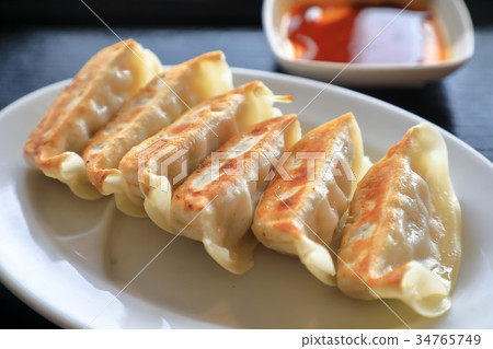 美味的烤餃子 美味的烤餃子 34765749