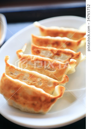 美味的烤餃子 美味的烤餃子 34765752
