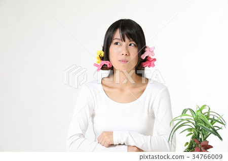 Young Woman Hair Arrangement Young Woman Hair Arrangement 34766009