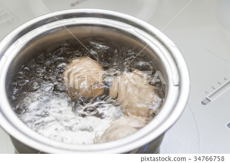 Boil the eggs Boil the eggs 34766758