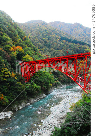Red iron bridge at the entrance of Kurobe gorge Red iron bridge at the entrance of Kurobe gorge 34769089