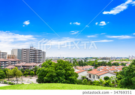 Residential area where the blue sky spreads Residential area where the blue sky spreads 34769351