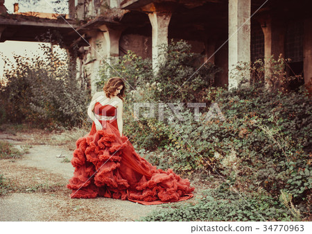 Fairy princess in ruins Fairy princess in ruins 34770963