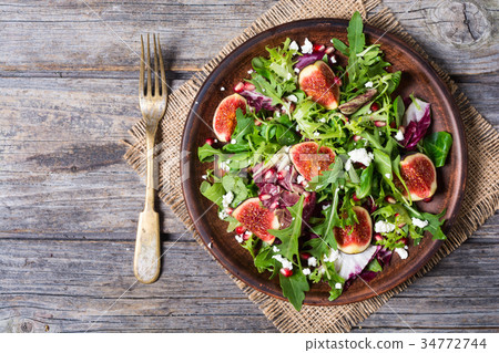 Autumn salad with arugula Autumn salad with arugula 34772744