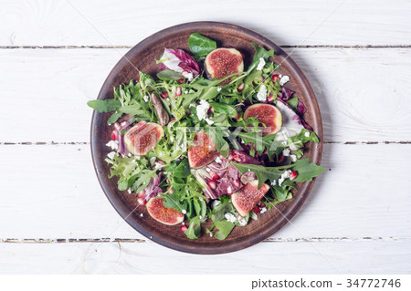 Autumn salad with arugula 34772746
