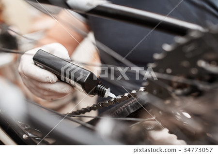Cleaning and oiling a Bicycle chain and gear with Cleaning and oiling a Bicycle chain and gear with 34773057
