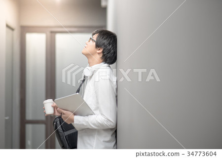 Young Asian man university student in college Young Asian man university student in college 34773604