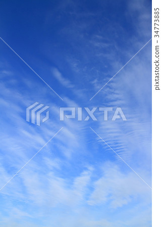 清新的秋天天空 清新的秋天天空 34773885